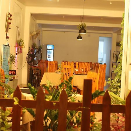 Royal Hub Hotel Kudapaduwa Buitenkant foto