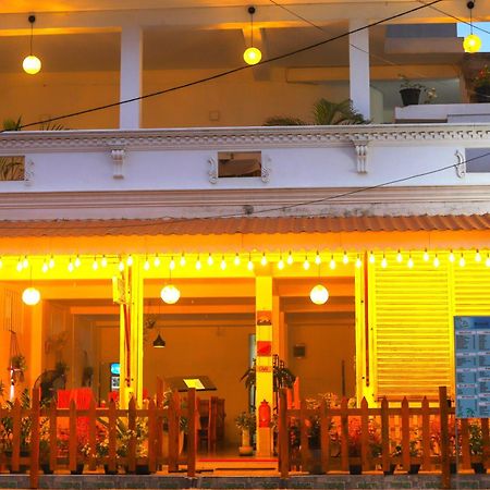 Royal Hub Hotel Kudapaduwa Buitenkant foto