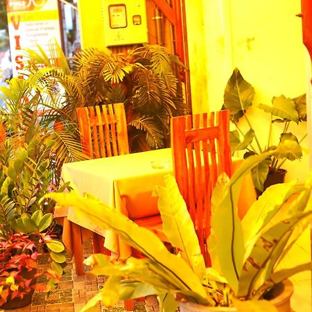 Royal Hub Hotel Kudapaduwa Buitenkant foto