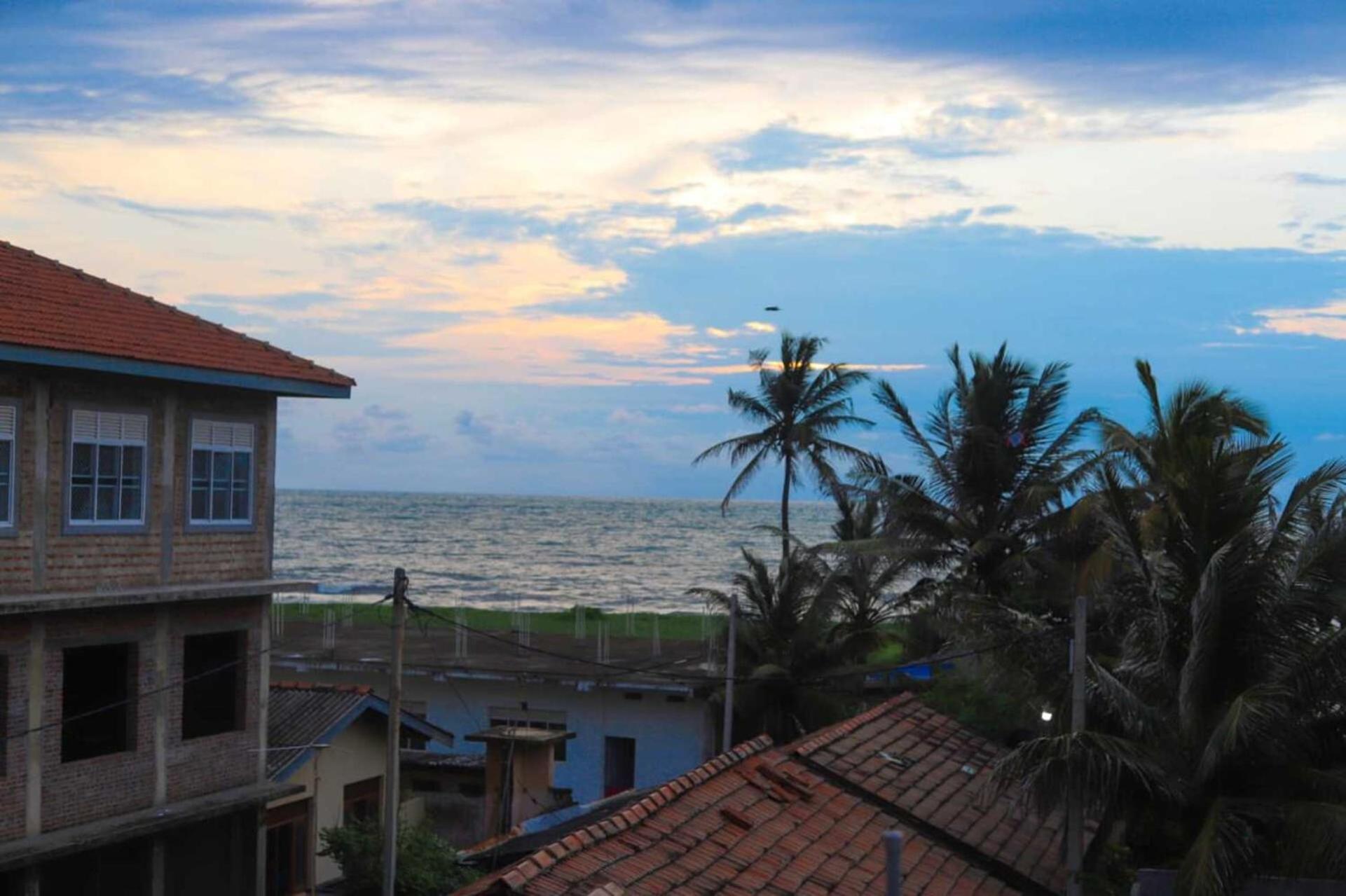 Royal Hub Hotel Kudapaduwa Buitenkant foto