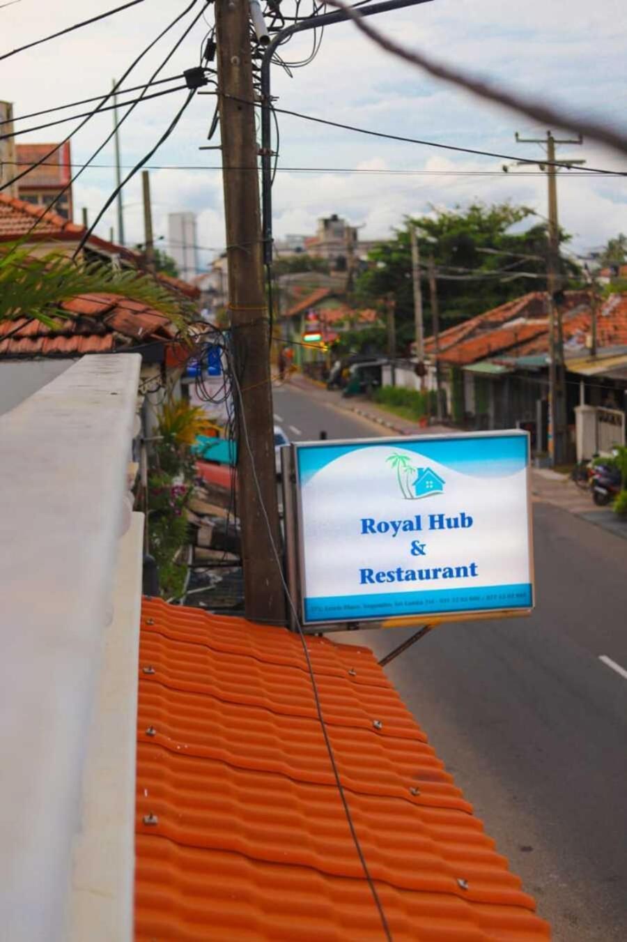 Royal Hub Hotel Kudapaduwa Buitenkant foto