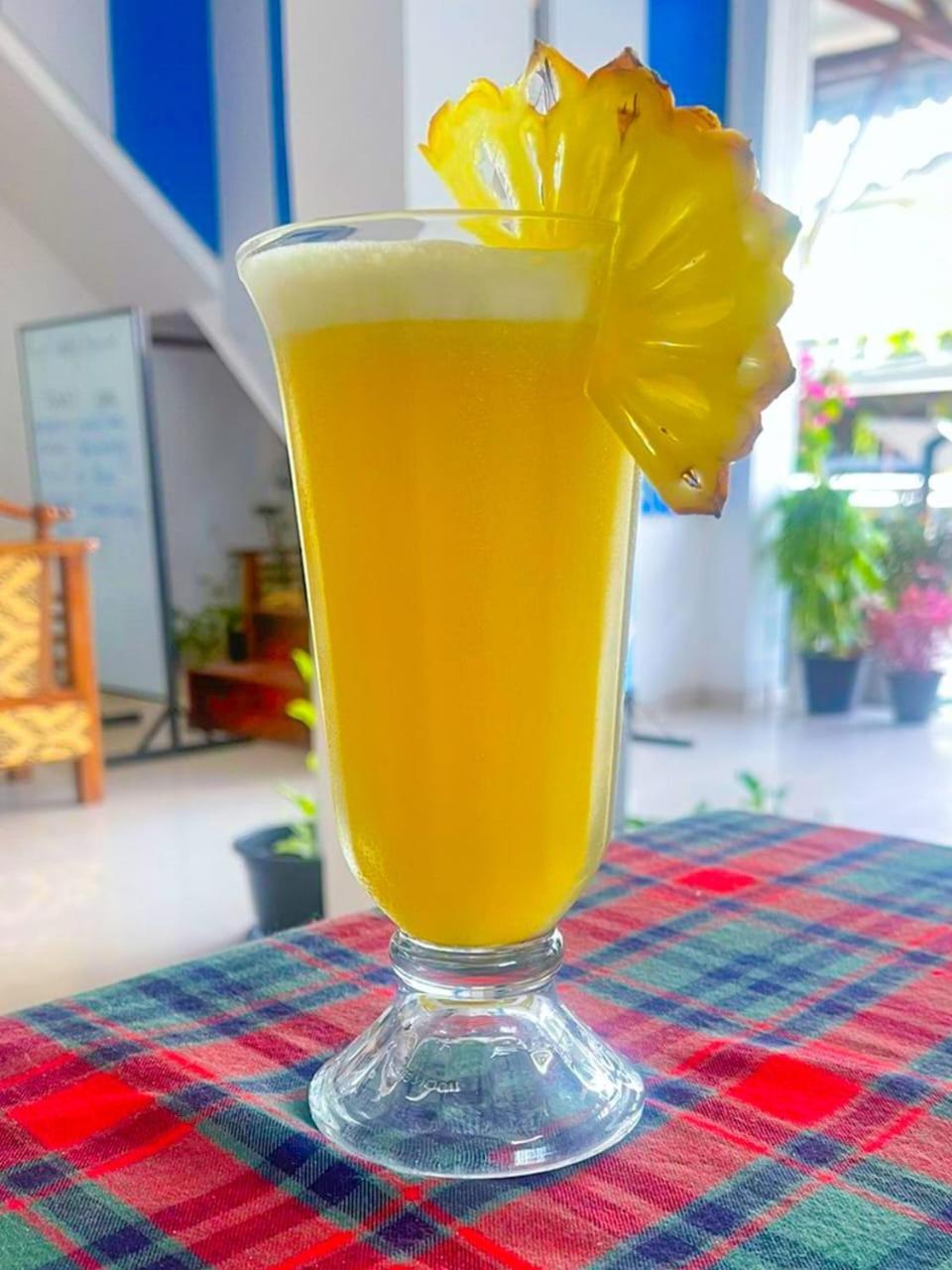 Royal Hub Hotel Kudapaduwa Buitenkant foto