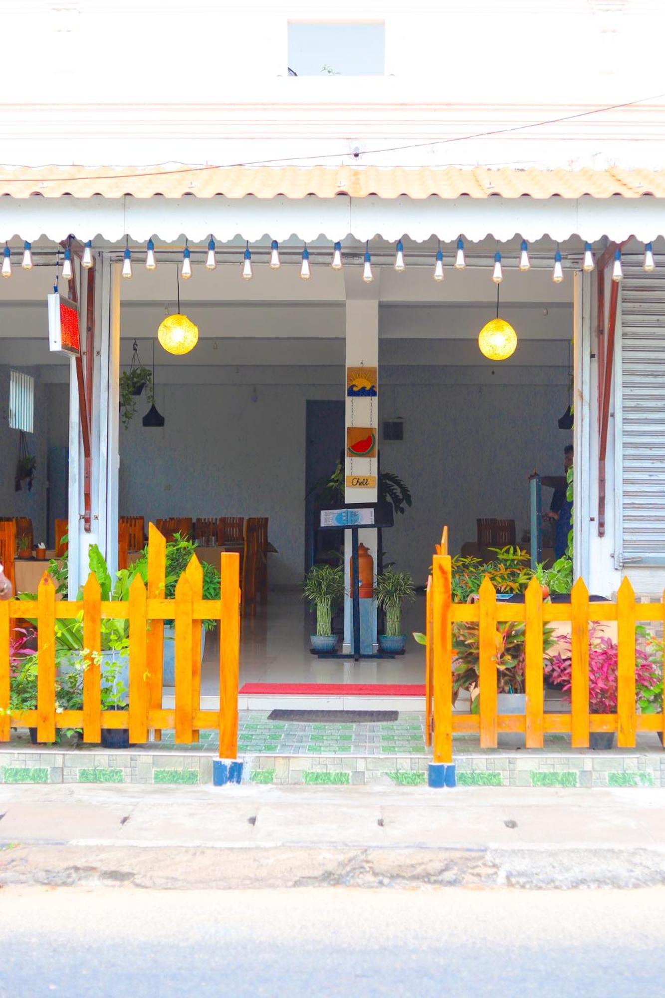 Royal Hub Hotel Kudapaduwa Buitenkant foto