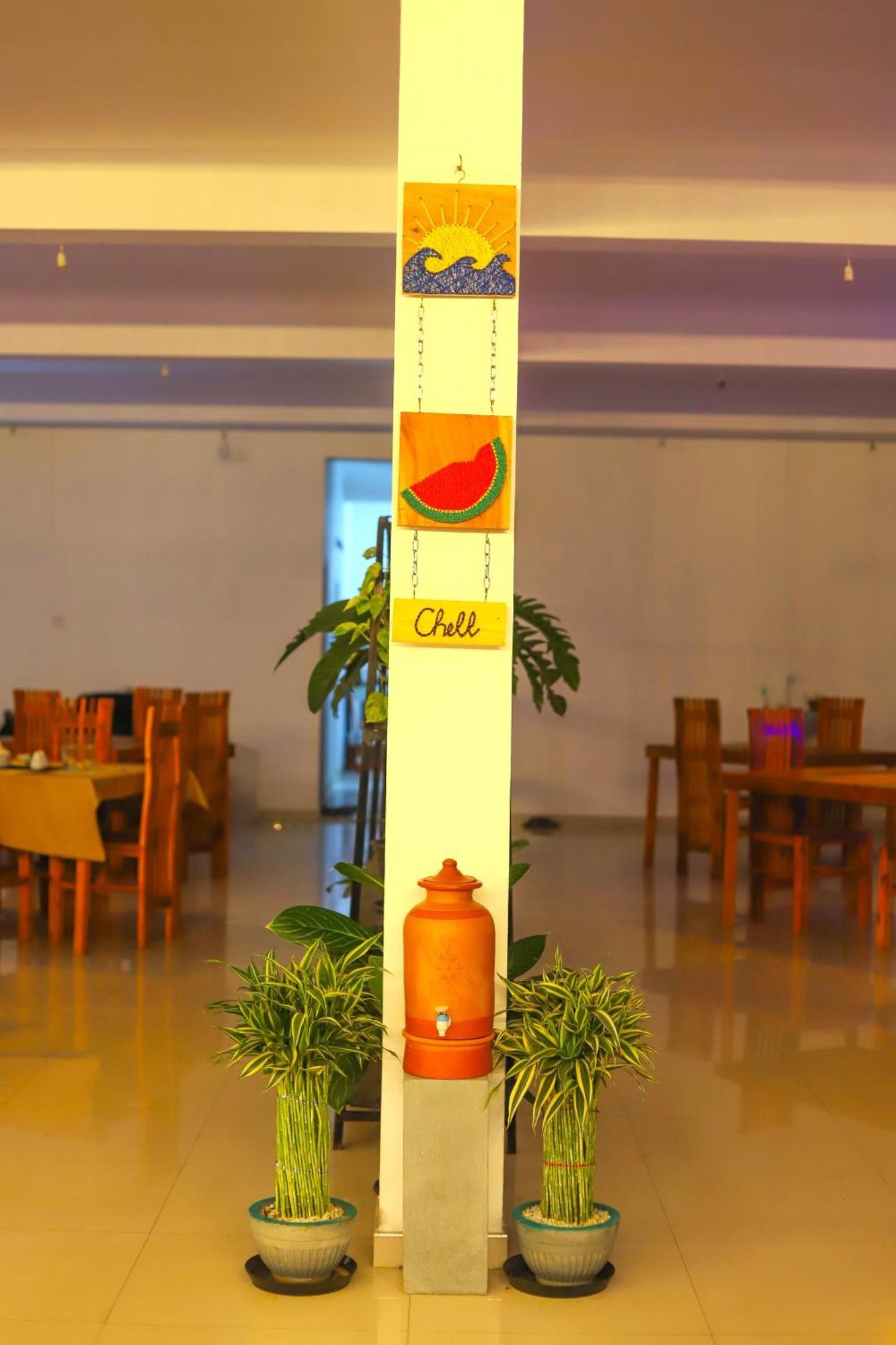 Royal Hub Hotel Kudapaduwa Buitenkant foto